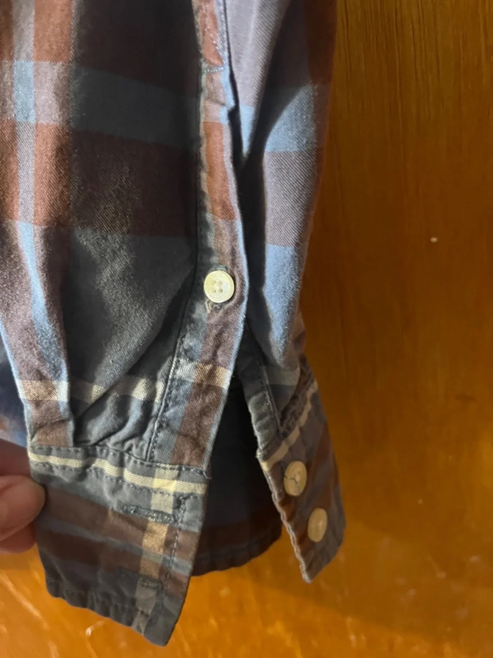 Men’s Roots Plaid Button-Down Shirt in Blue and Brown Small - Picture 8 of 10